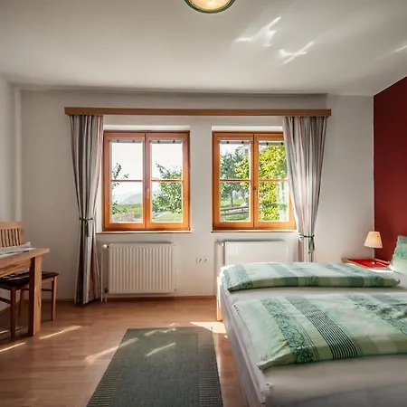 Winzerhof & Gaestehaus Bernhard Homestay *