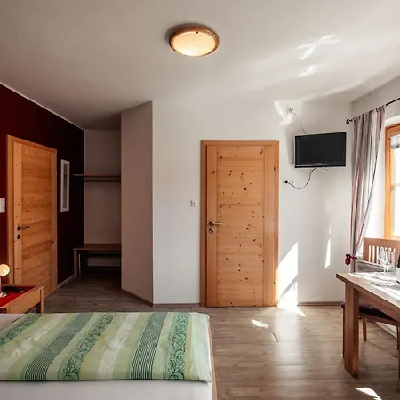 Winzerhof & Gastehaus Bernhard *