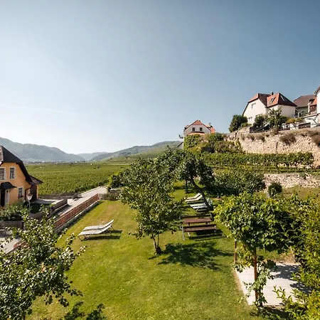 홈스테이 Winzerhof & Gaestehaus Bernhard 레헨스테이너와차우